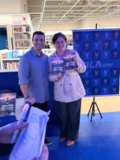 Livro 4 Leitora com exemplares autografados de O Gigante em Você
